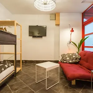 Apartma N'poznam , Laibach Slowenien