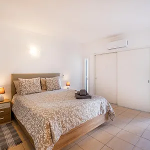 beach-studio-in-albufeiras-old-town.hotelaalgarve.com/